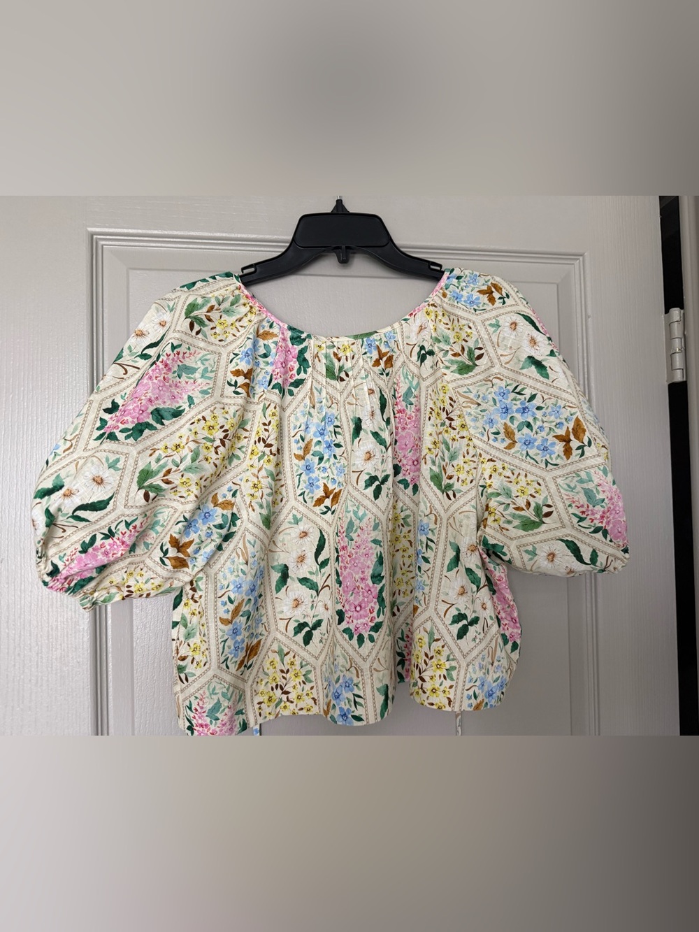 NEW HUNTER BELL Claudia top in floral multicolor  tile Large - Picture 3 of 11